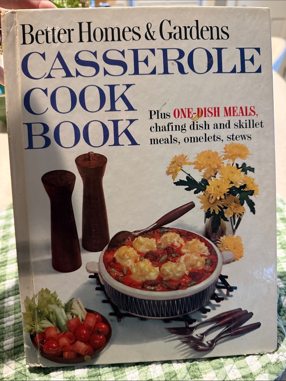 Vintage 1961 Better Homes And Gardens Casserole Cook Book — White and Blue Cover